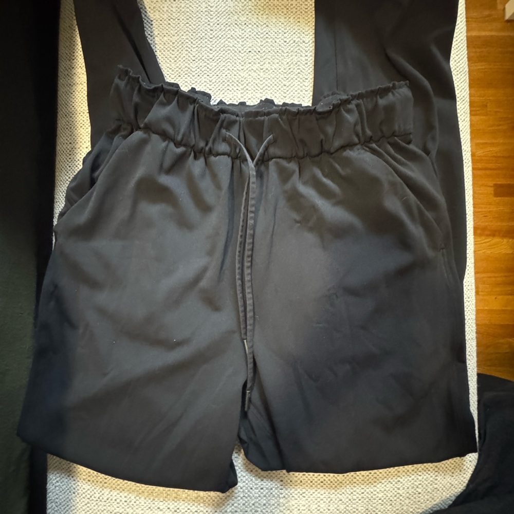 Black lululemon jogger